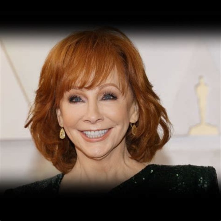 Legendary Singer's Biography, Age, And Height Revealed